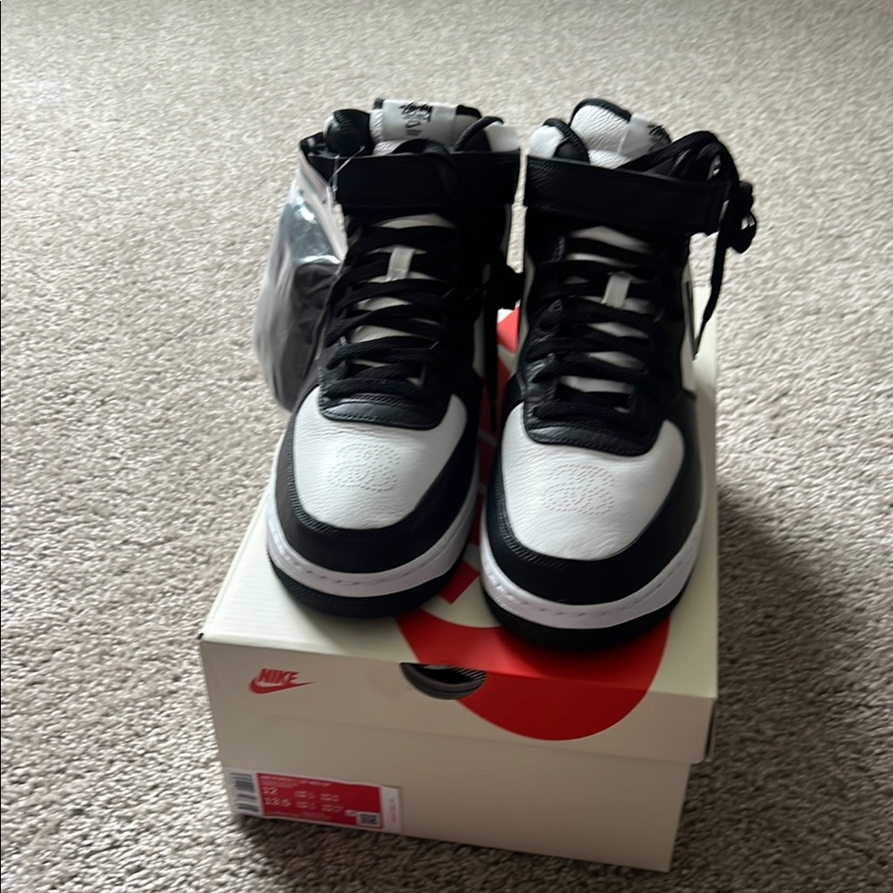 Nike Men's Black and White High-Top Athletic Shoes